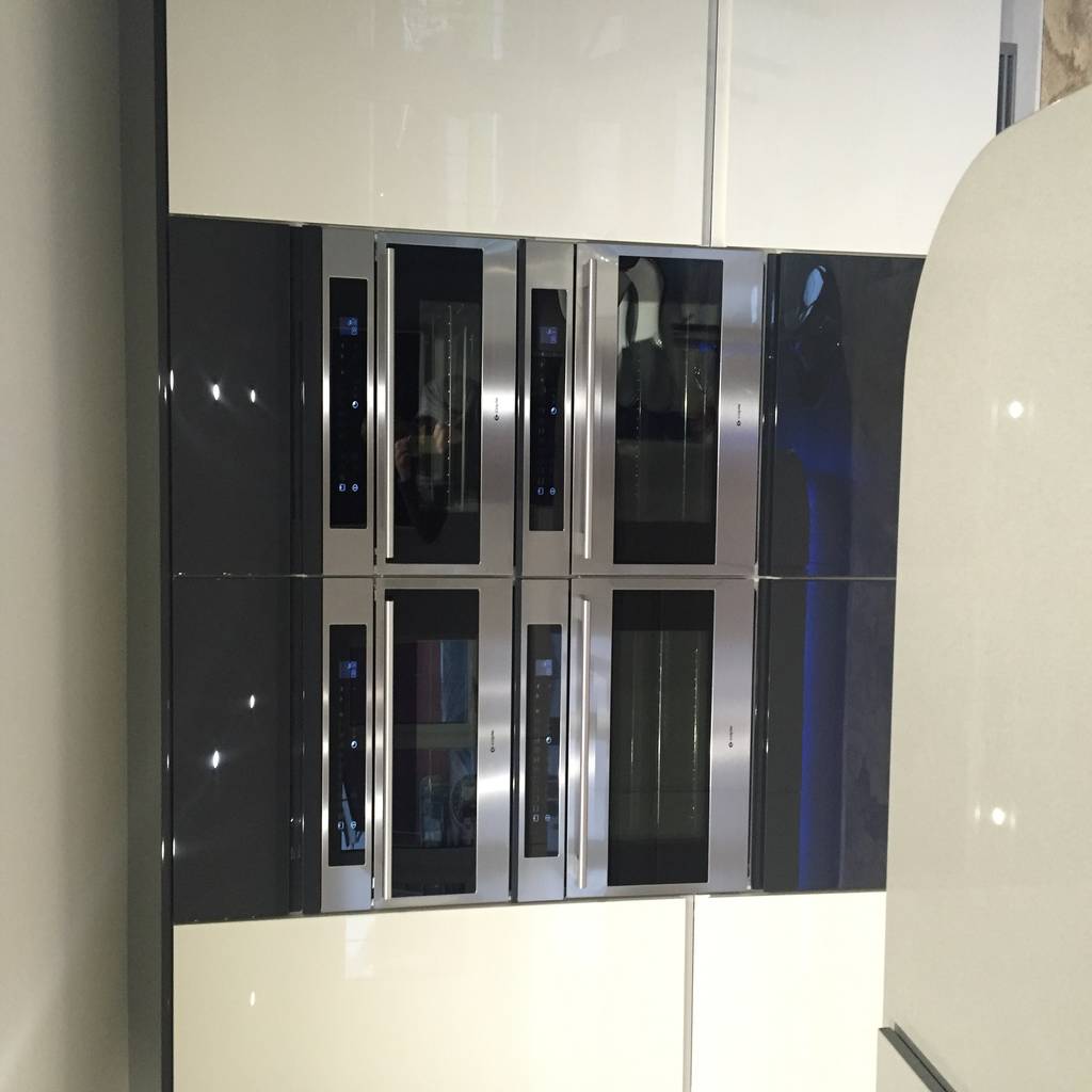 Oven Bank With Oven Steam Oven And Combination Microwave And Warming Drawer Meridien Interiors Ltd Modern Kitchen Homify