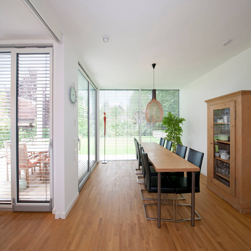 Großzügiger essbereich mit holzboden kitzlingerhaus gmbh & co. kg