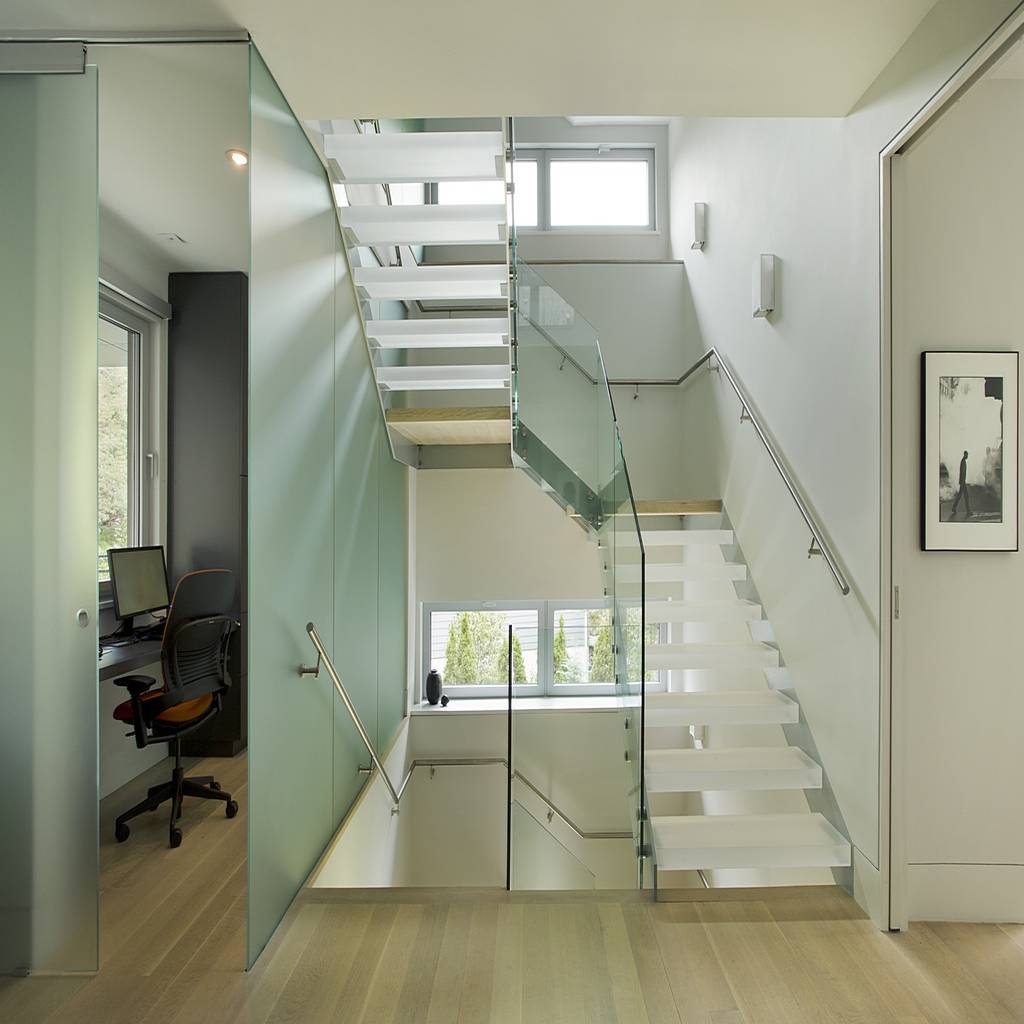 Light-filled stairs & home office modern corridor, hallway and ...