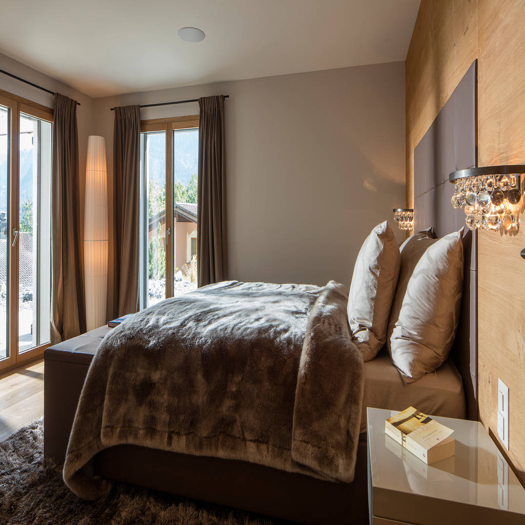 Modern gestaltetes schlafzimmer aus holz baur wohnfaszination gmbh