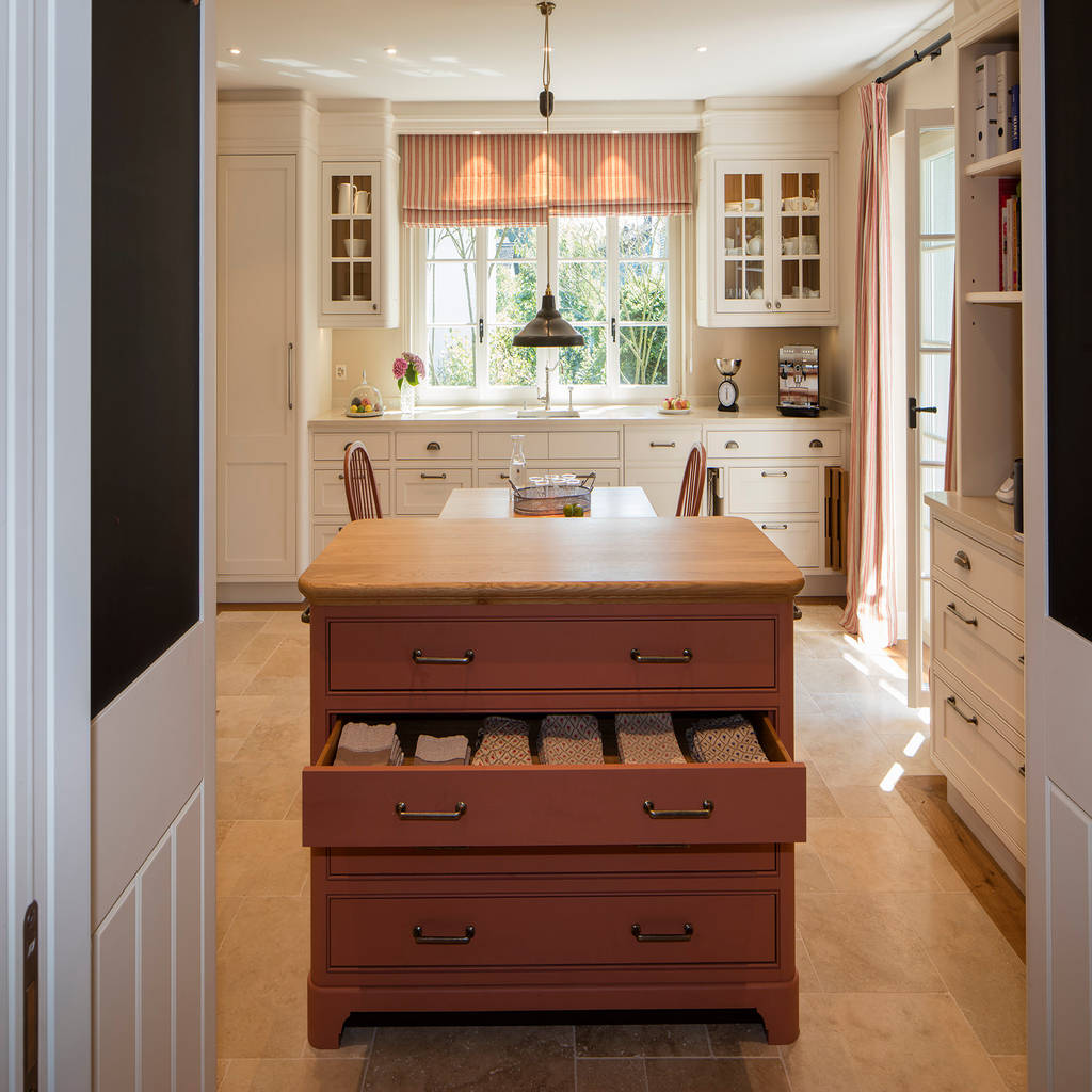 Küche im shaker stil baur wohnfaszination gmbh klassische küchen holz weiß homify