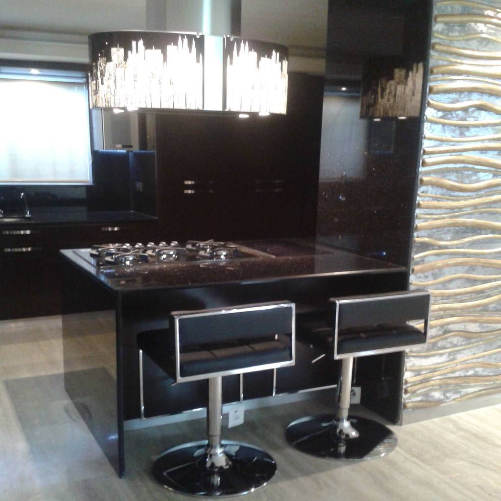 Desayunador en acceso a cocina celygarciarquitectos muebles de cocinas