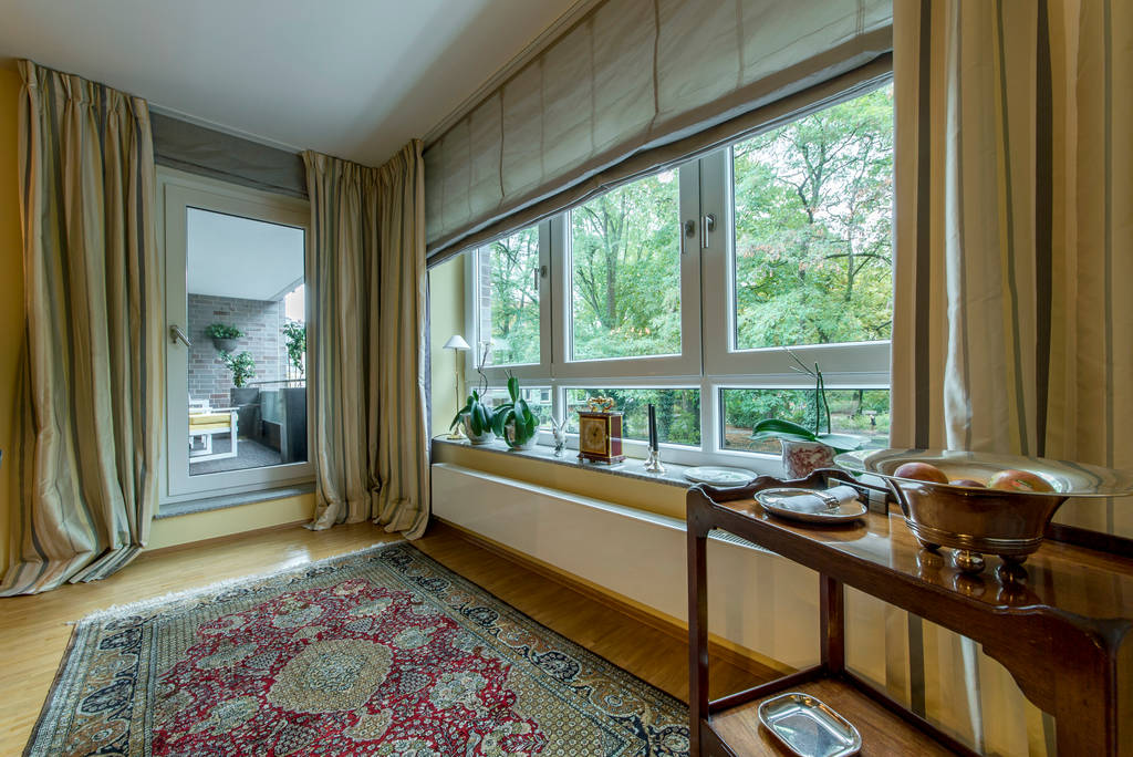 Gardinen Seide Parkettboden Klassische Wohnzimmer Von Ohlde