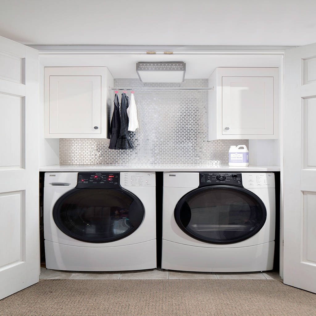 Laundry room clean design modern corridor, hallway & stairs | homify