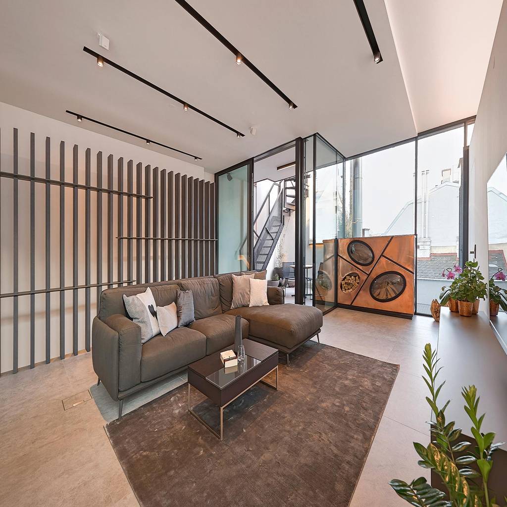 Attico G 43/11 con piscina Vienna di FADD Architects | homify Attico G 43/11 con piscina Vienna di FADD Architects | homify