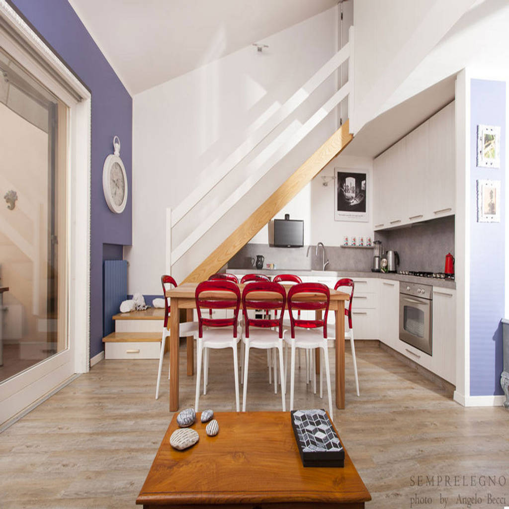 Cucina angolare con mobili salvaspazio sottoscala eseguiti ...
