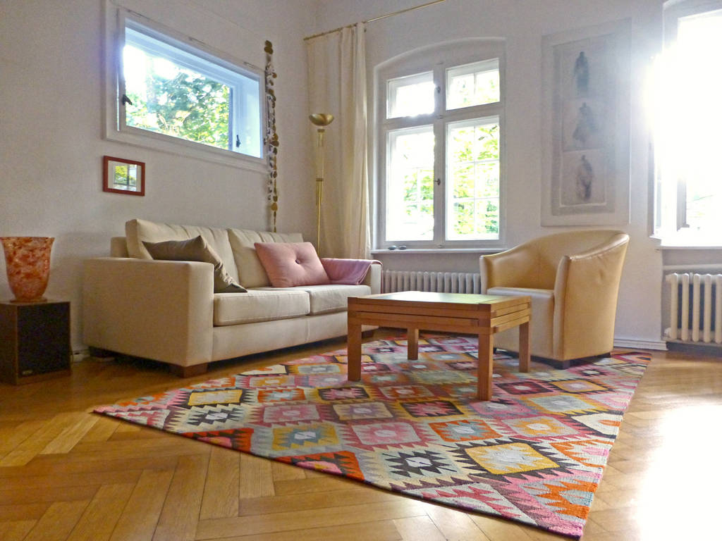 Wohnraume Dekoriert Mit Kiran Kelims Rustikale Wohnzimmer Von