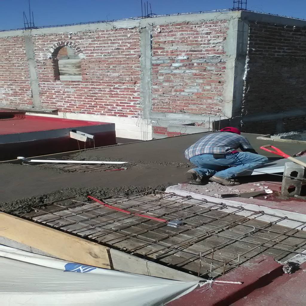 Demolicion de sobre techo para ampliar y nivelar losa de entrepiso