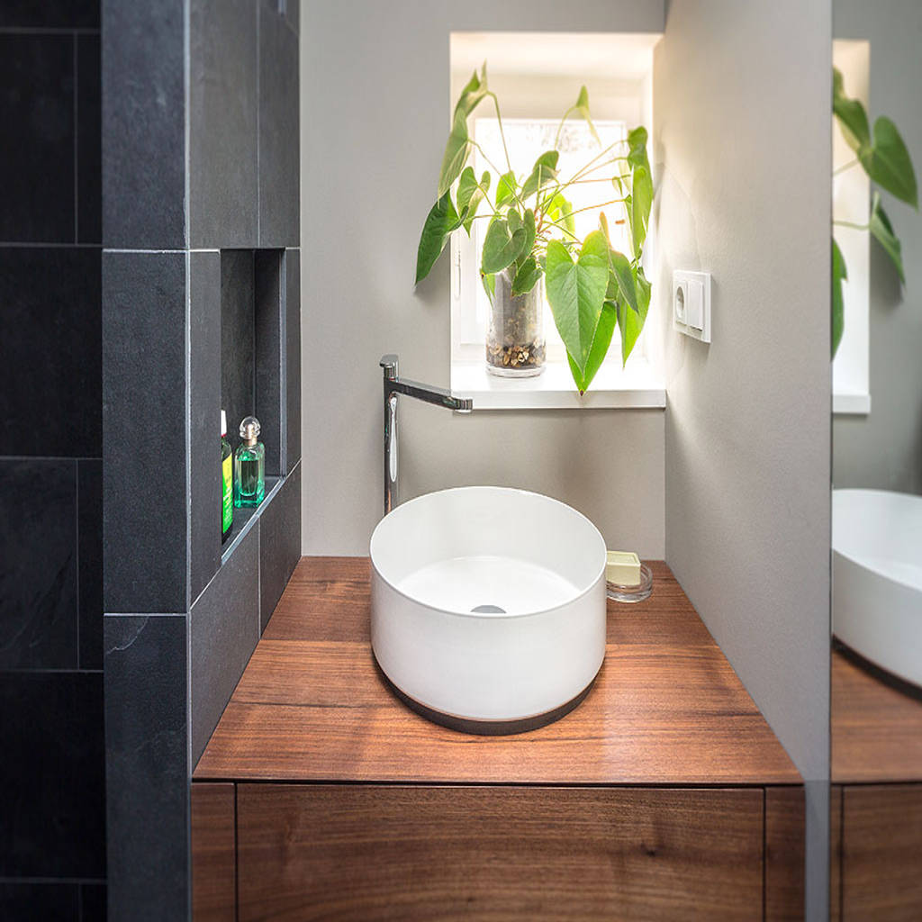 Badezimmer Waschbecken Holzplatte Fliesen Schwarz Grau