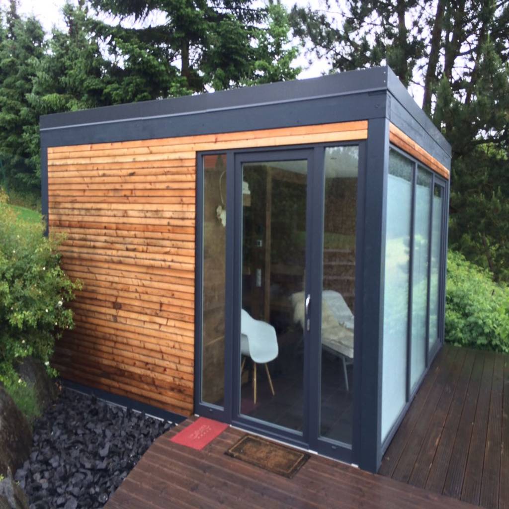 Sauna im außenbereich mit holzterrasse homify