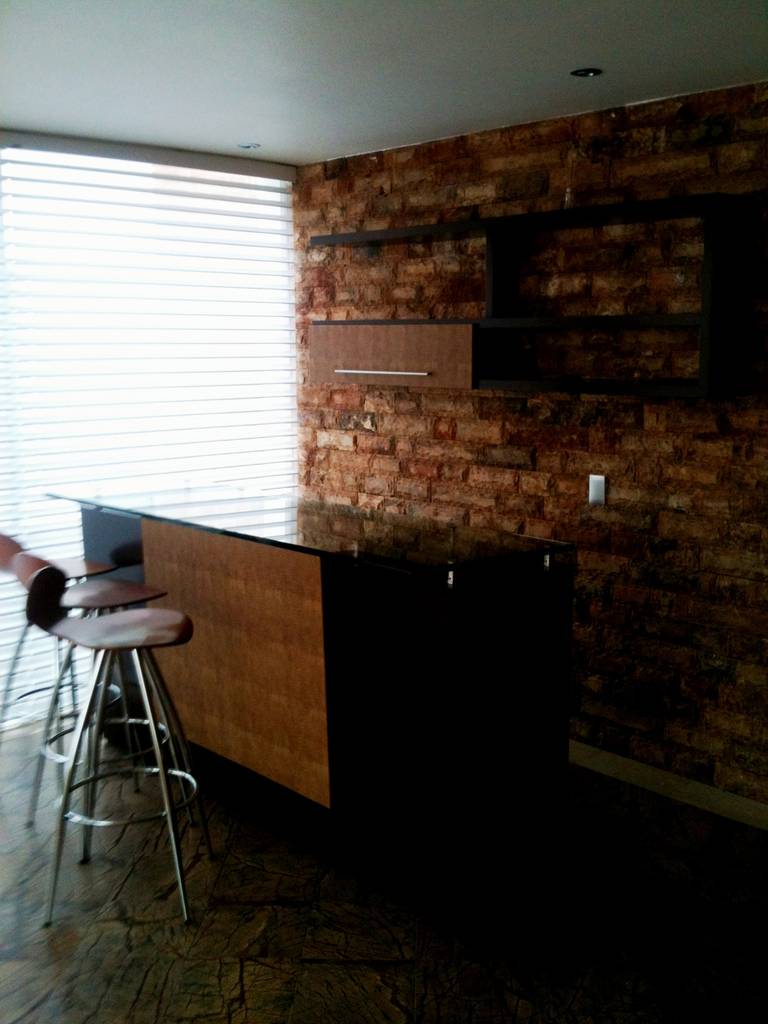Decoracion y fabricacion de mobiliario sobre diseño de barra bar | homify