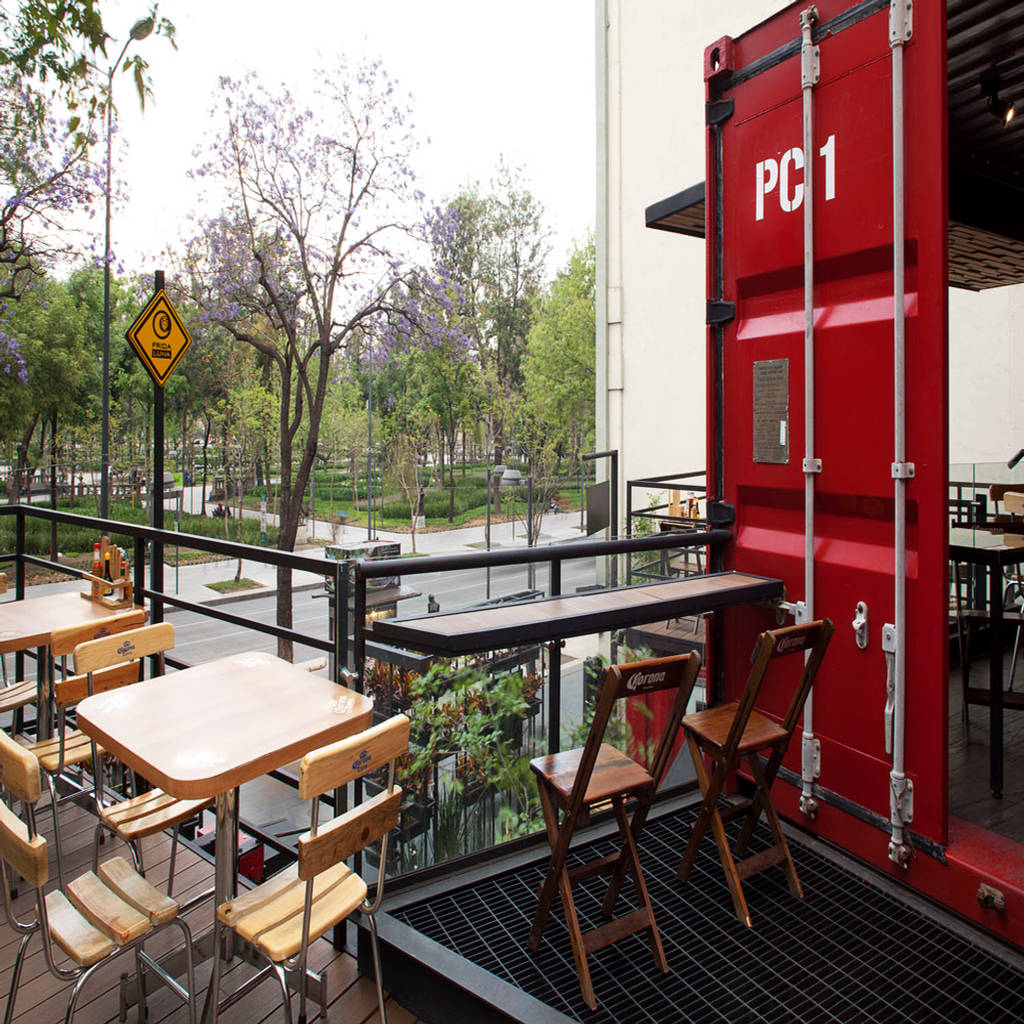 Patio container, boutique de arquitectura (sonotectura + refaccionaria