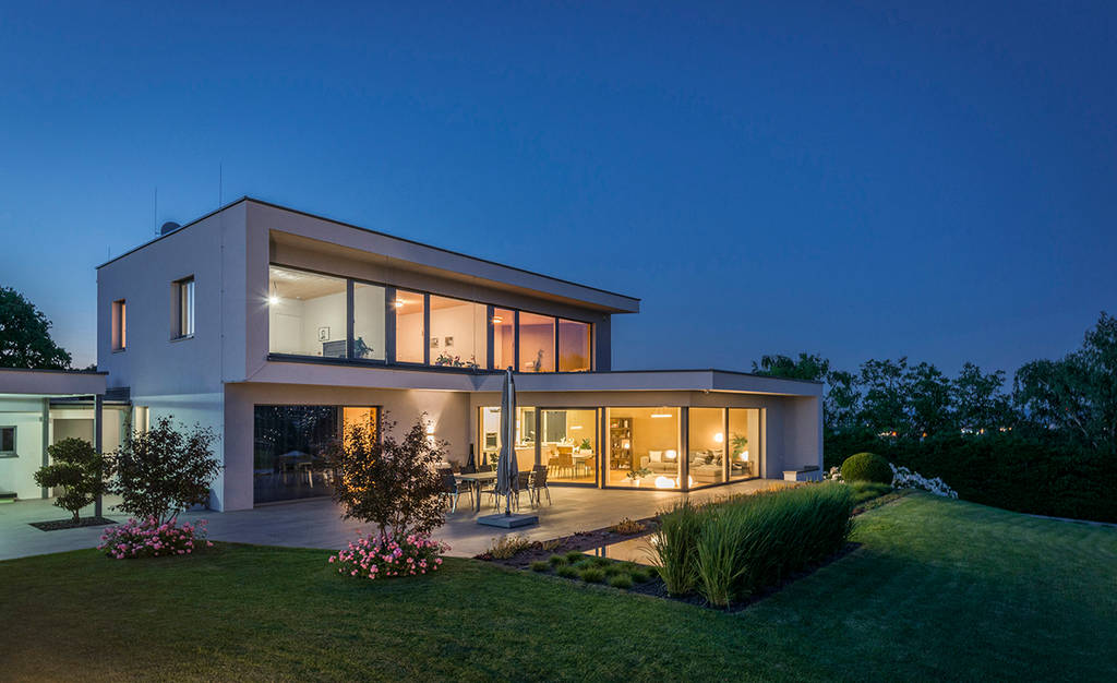 Haus in ternitz: dämmerung moderne häuser von al architekt - in wien ...