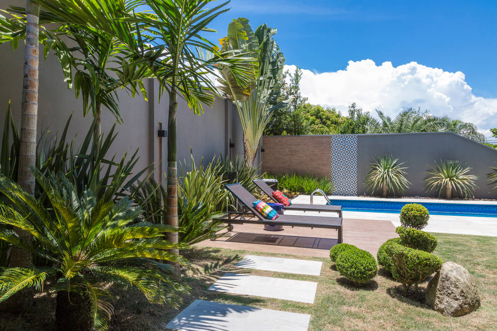 Tropical Style Garden By Le Jardin Arquitectura Paisagistica Tropical Homify