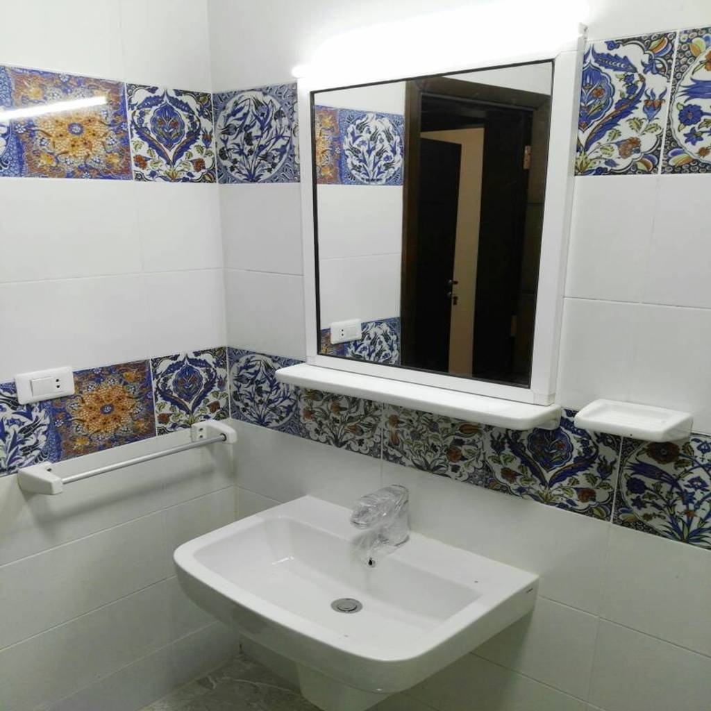 حمام صغير trk architecture حمام سيراميك white homify حمام صغير trk architecture حمام سيراميك white homify