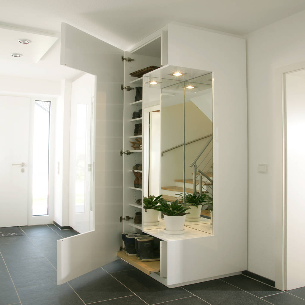 Garderobe mit schuhordnung moderner flur, diele ...