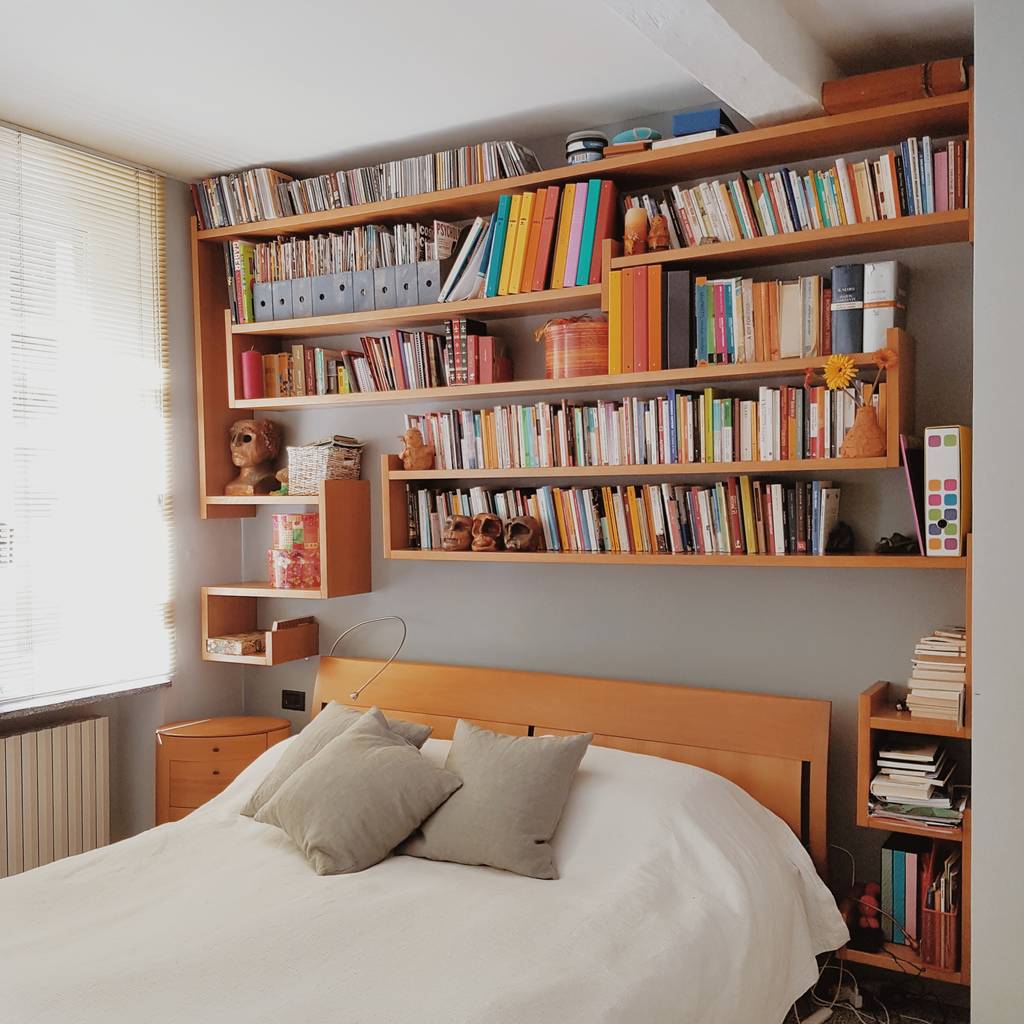 Vista della libreria : camera da letto in stile di smellof ...