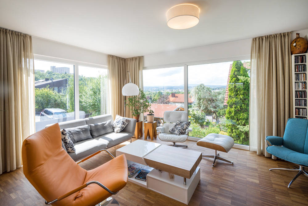 Moderne flachdachvilla im bauhausstil mit ...