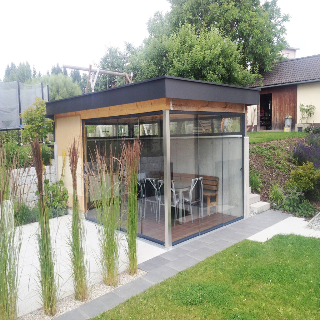 Gartenhaus mit ganzglasschiebetüren für eine flexible
