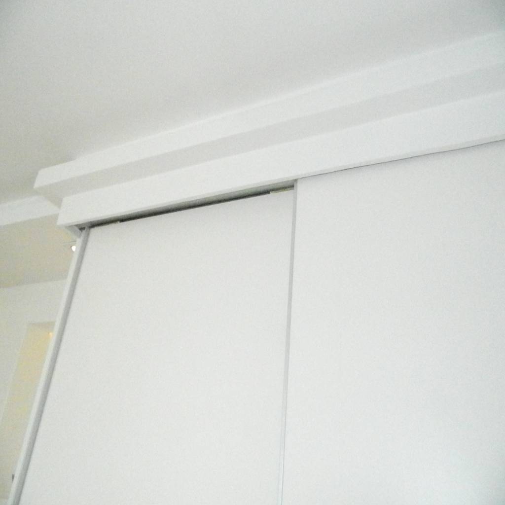Detalhe Armario Em Drywall E Porta De Correr Em Mdf Quartos Classicos Por Mr Maria Regina De Mello Vianna Arquitetura E Interiores Classico Homify