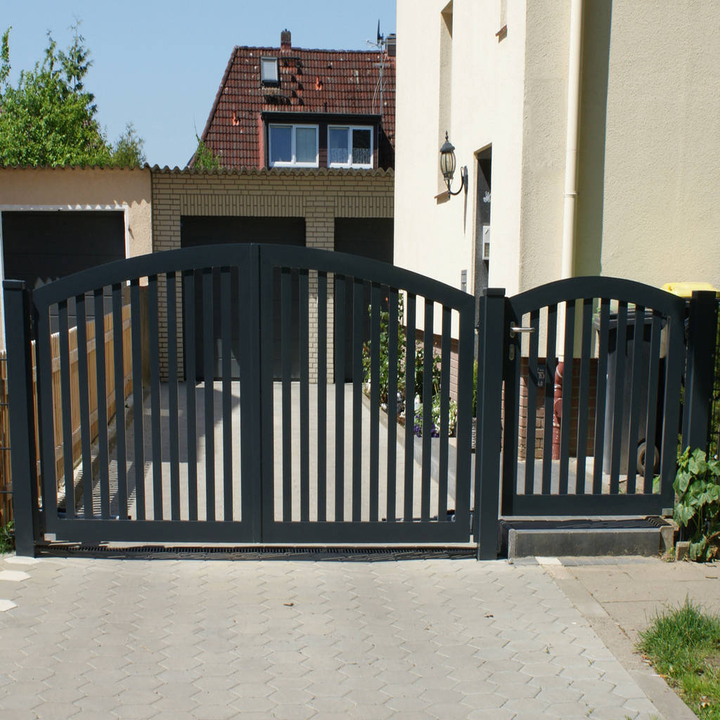 Modell borkum ein und zweiflügeliges drehtor aus aluminium homify