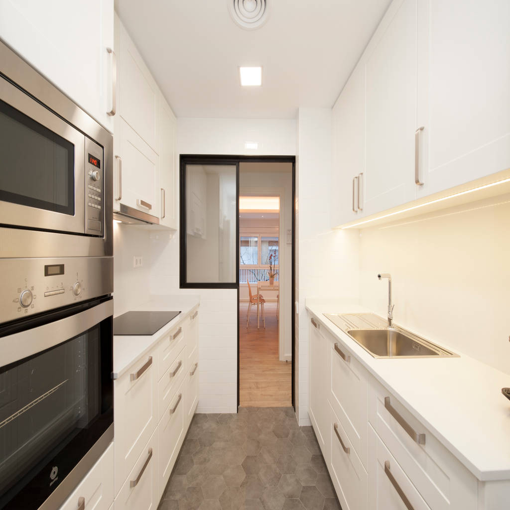 Cocinacon puerta corredera abierta | reforma de piso maragall sincro