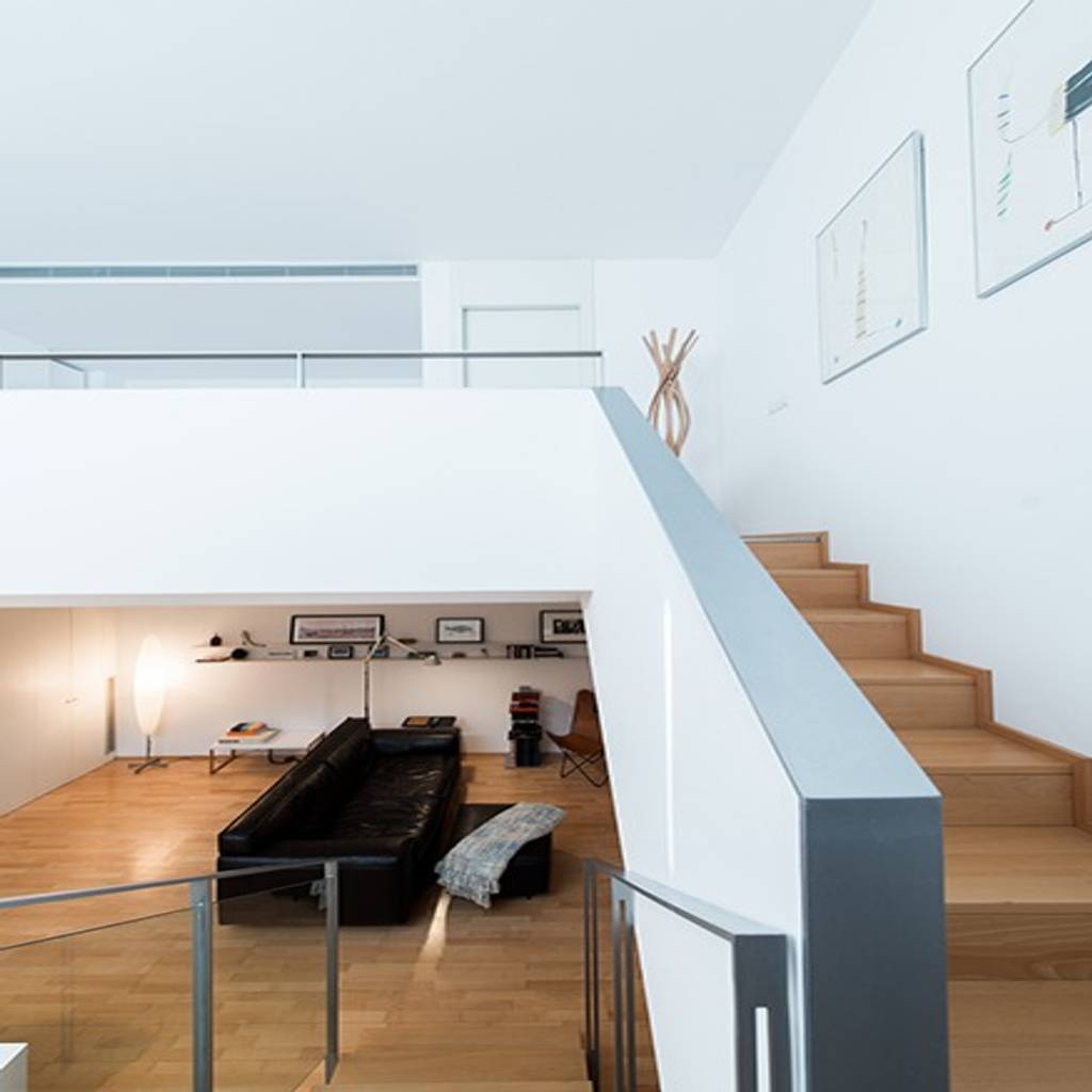 Acceso Planta Superior Loft Guinardo Pasillos Vestibulos Y Escaleras De Estilo Minimalista De Etna Studio Minimalista Madera Acabado En Madera Homify