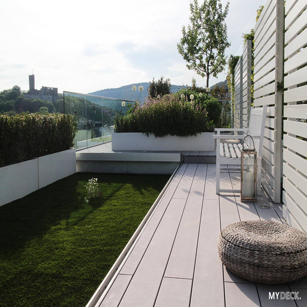 Terrasse mit wpc dielen und begrünung moderner balkon ... Terrasse mit wpc dielen und begrünung moderner balkon ...
