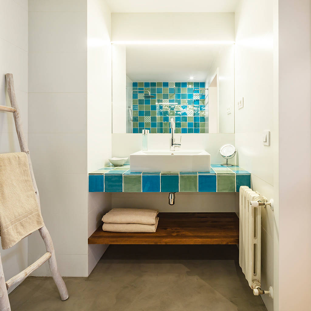 Reforma de baño en vivienda marina sezam baños de estilo mediterráneo
