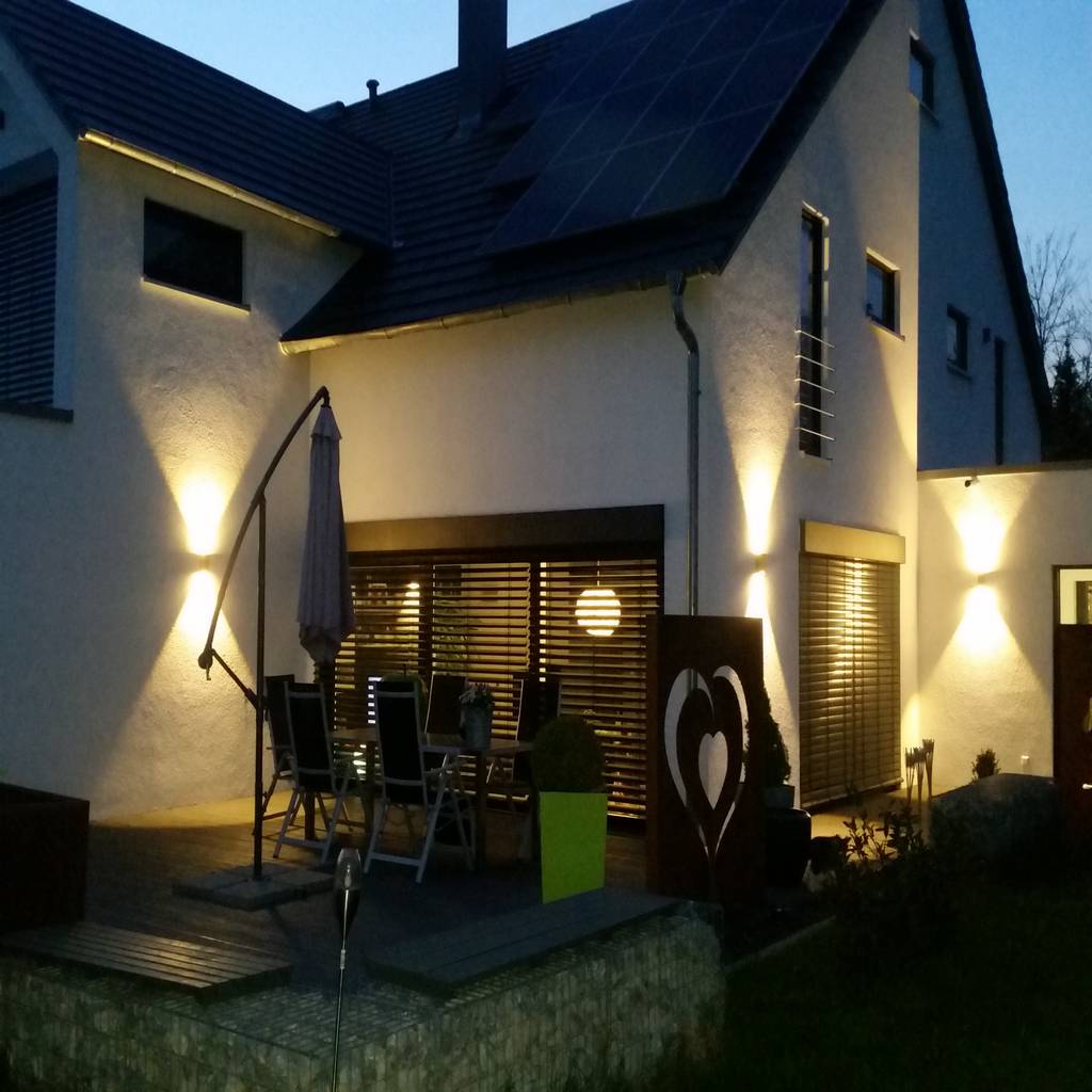 Neubau efh mit integrierter doppelgarage | mcg moderne häuser von a r c