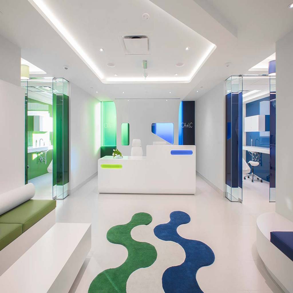 Forma design huye de lo tradicional utilizando krion en capital aesthetic + laser center en