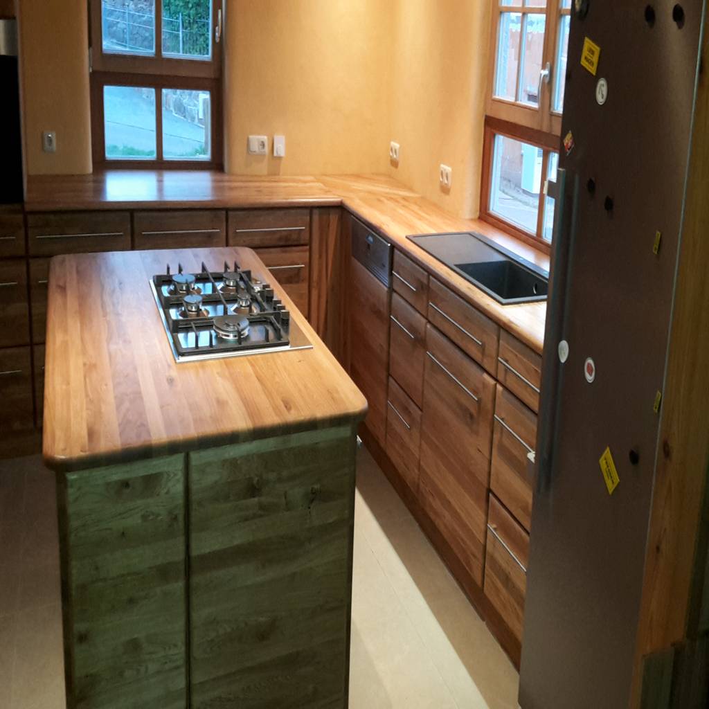 Massive eichenholz bioküche in vollholz mit handgezinkten schüben
