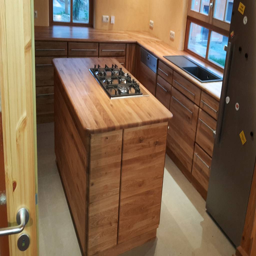 Massive eichenholz bioküche in vollholz mit handgezinkten schüben