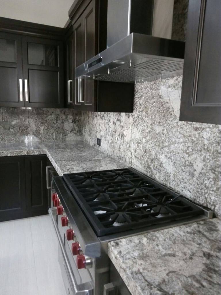 Cubierta y muro de granito cocinas modernas de de piedra en piedra