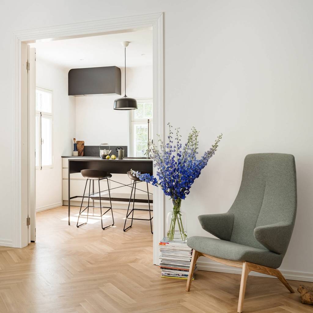 Einblick in die offene küche skandinavisch von baltic design shop ...