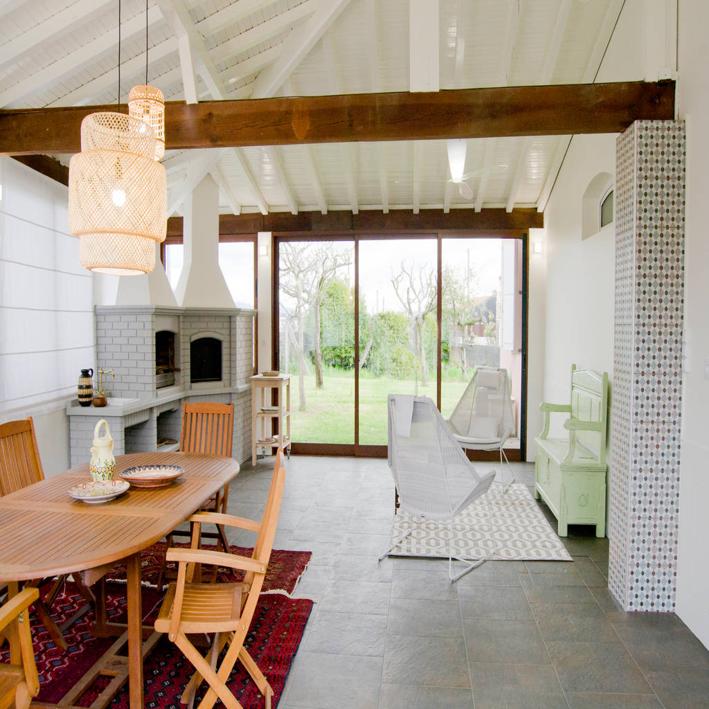 Modern Balcony Veranda Terrace By Tangerinas E Pessegos