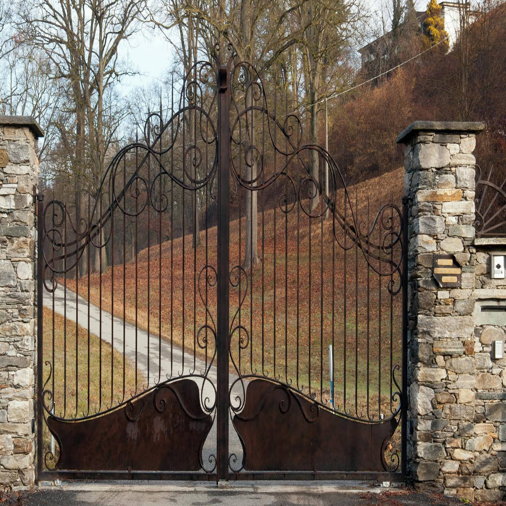 Cancello in ferro battuto artistico di longo carmine villa ferro / acciaio nero homify Cancello in ferro battuto artistico di longo carmine villa ferro / acciaio nero homify
