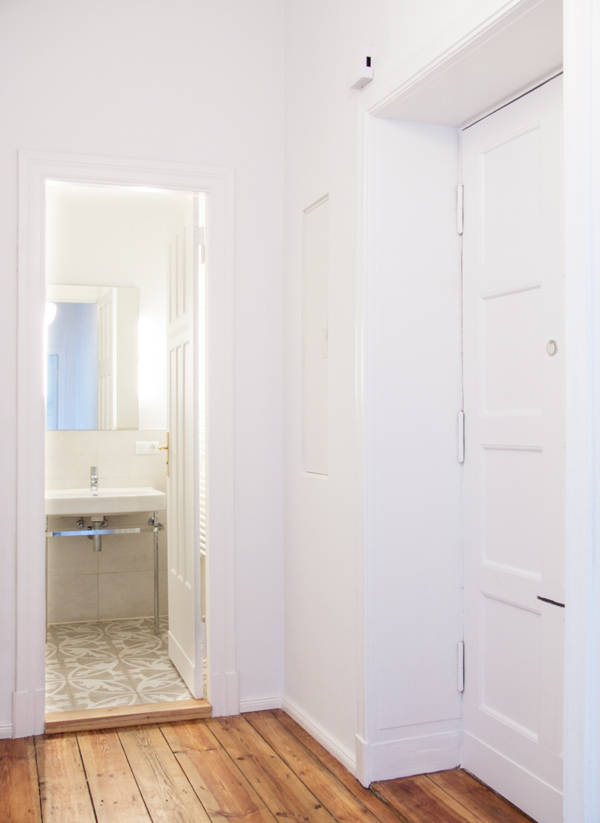 Komplettsanierung Einer 2 Zimmer Altbauwohnung In Berlin Charlottenburg Klassische Badezimmer Von Holzeco Gmbh Komplettsanierungen In Berlin Klassisch Homify