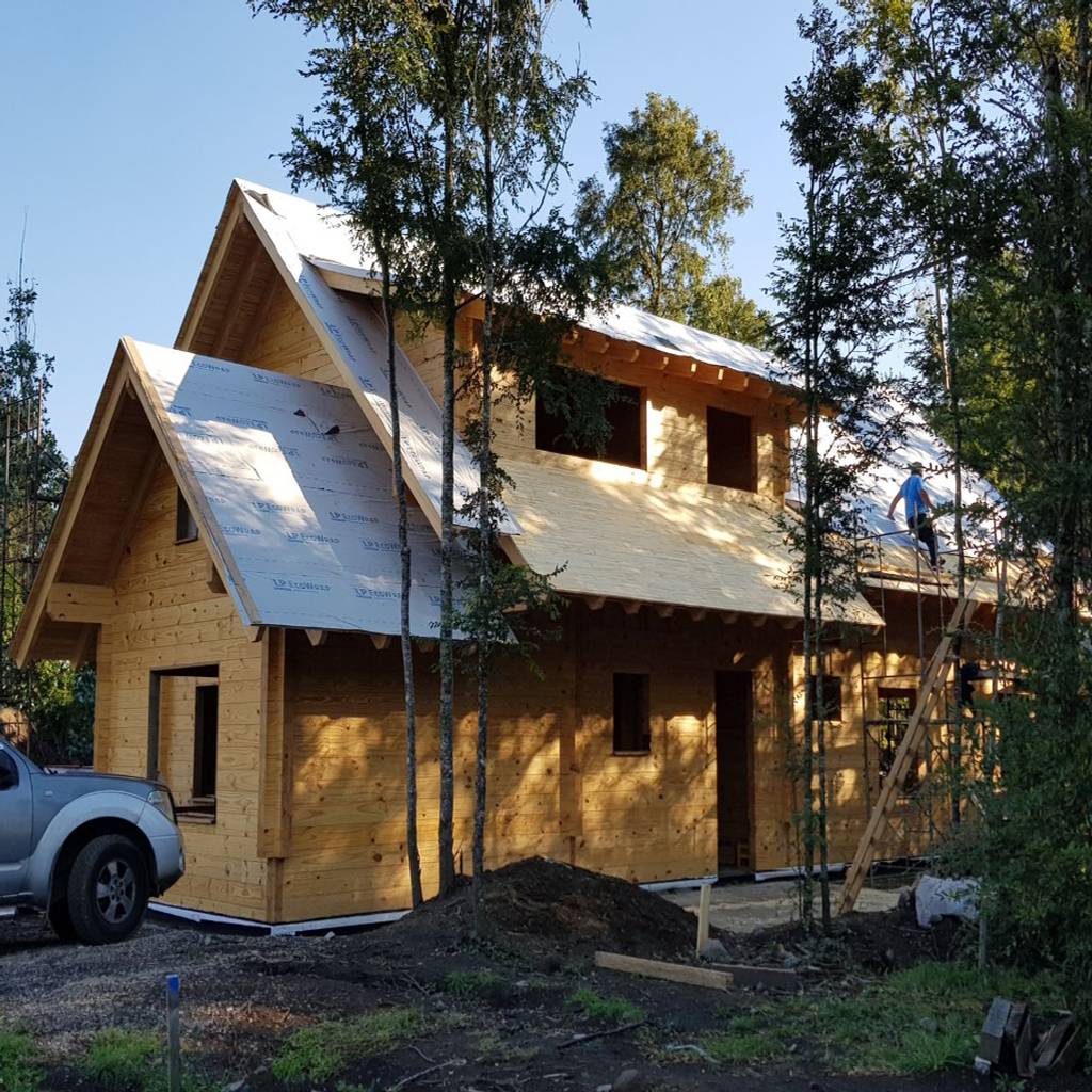 Construcción de casa de madera en pucón, chile. casas escandinavas de