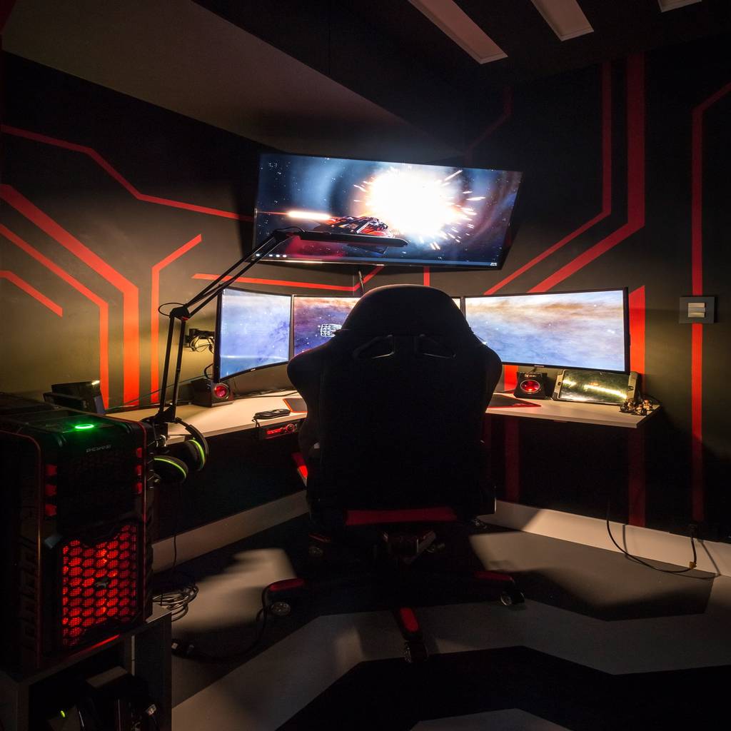 A And E Auto >> Bancada de trabalho com super pc gamer e monitores ... A And E Auto >> Bancada de trabalho com super pc gamer e monitores ...