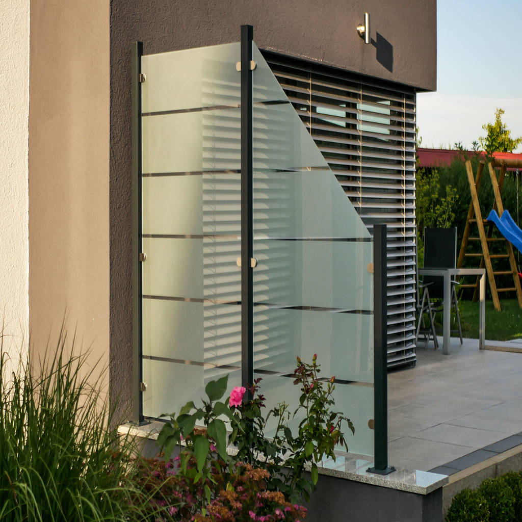 Zaunausglas realisierte projekte moderner glaszaun als windschutz