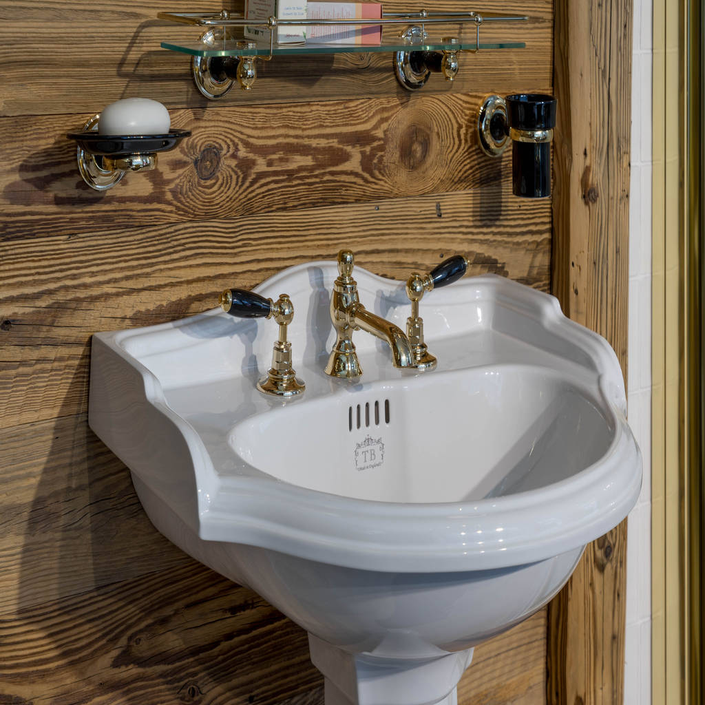Waschbecken im chalet stil traditional bathrooms gmbh badezimmer im