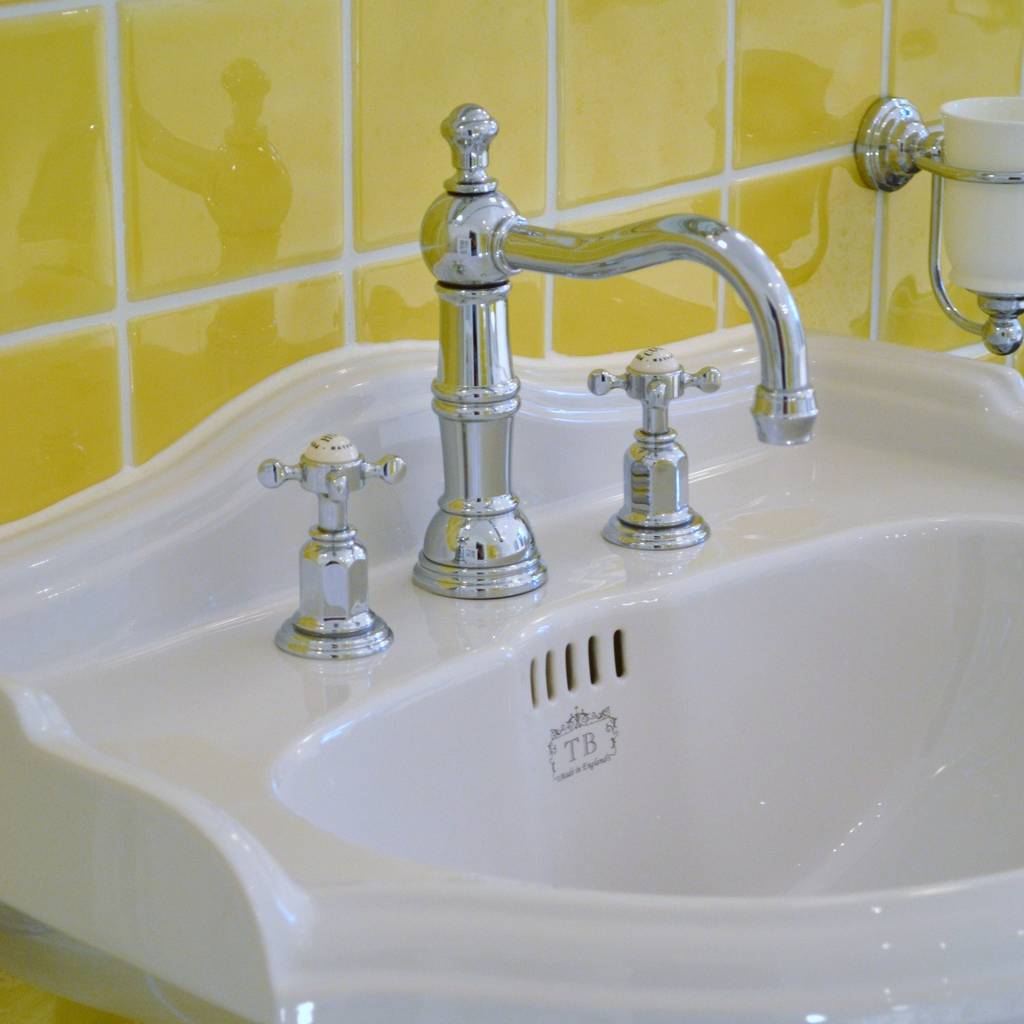 Waschtisch im vintage stil klassische badezimmer von traditional