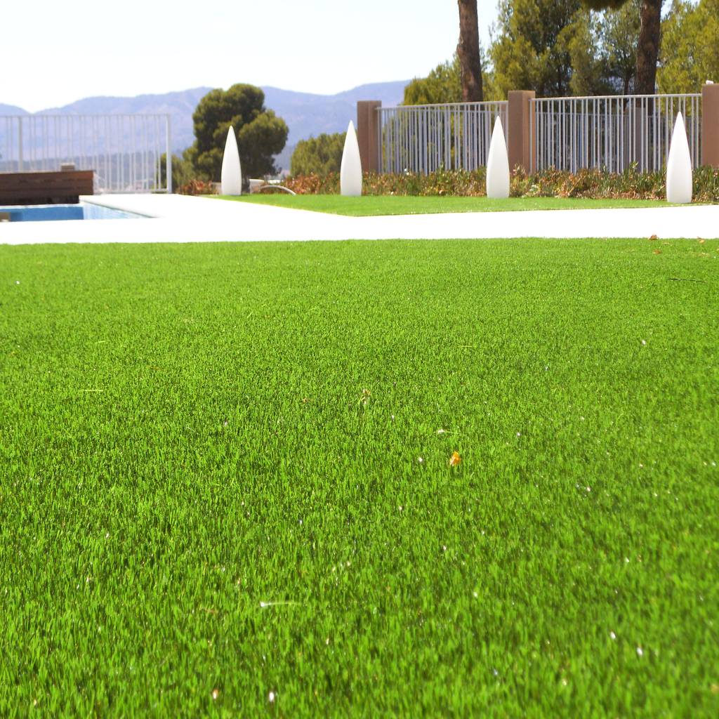 Proceso de instalación de césped artificial albergrass para una obra en