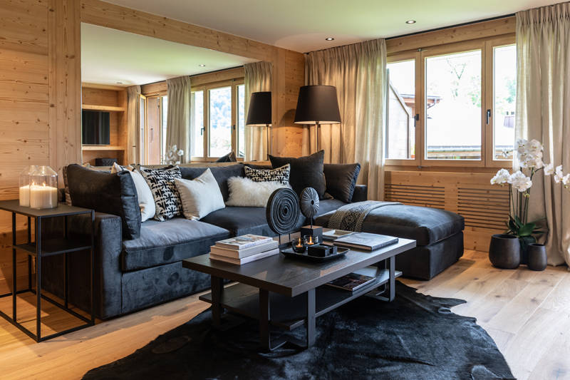 Wohnbereich Mit Wandspiegel Holz Geburstet Rustikale Wohnzimmer