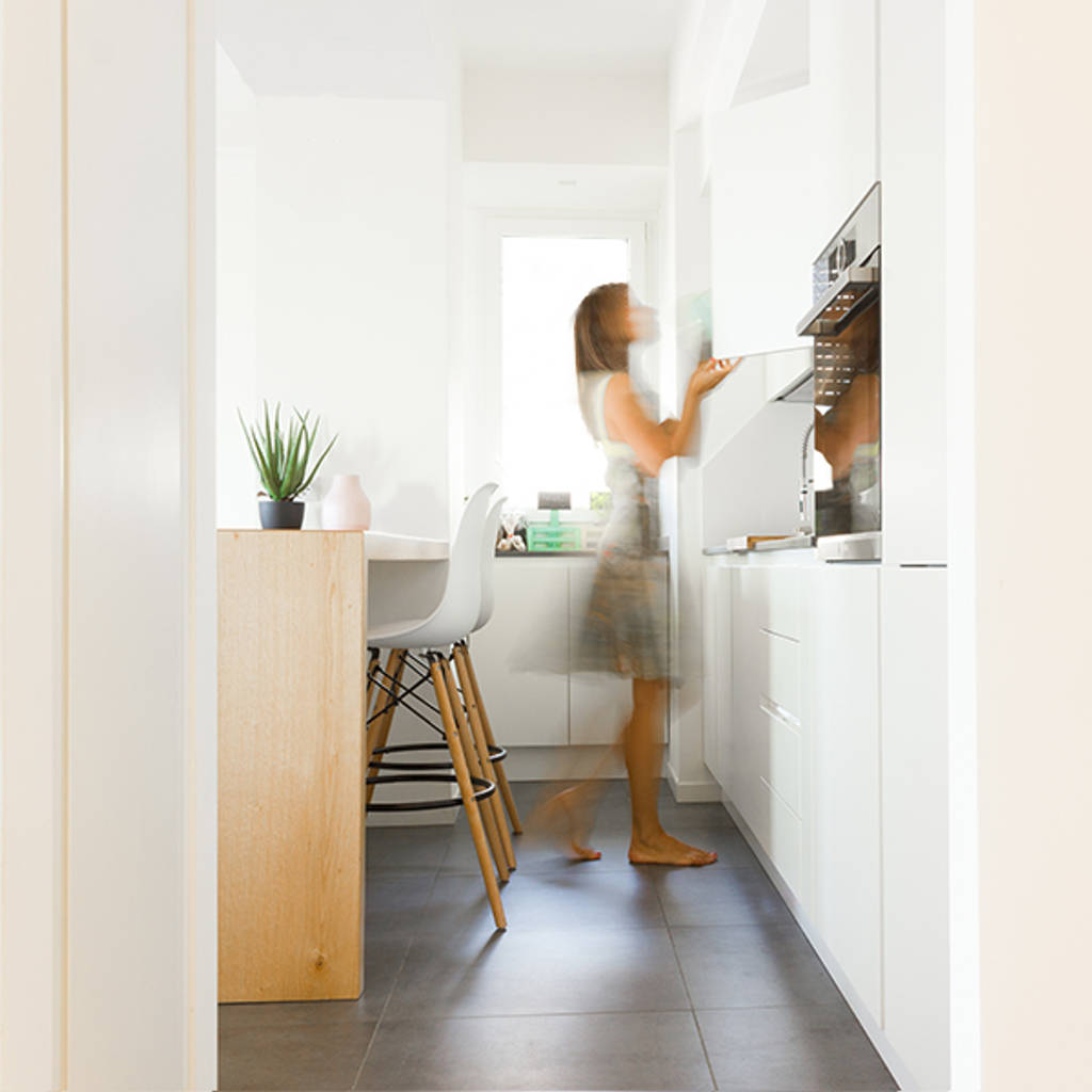 Cucina super funzionale di arbit studio moderno legno ...