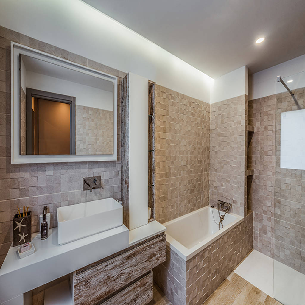 Cuarto de baño en tonos crema baños de estilo moderno de ooiio