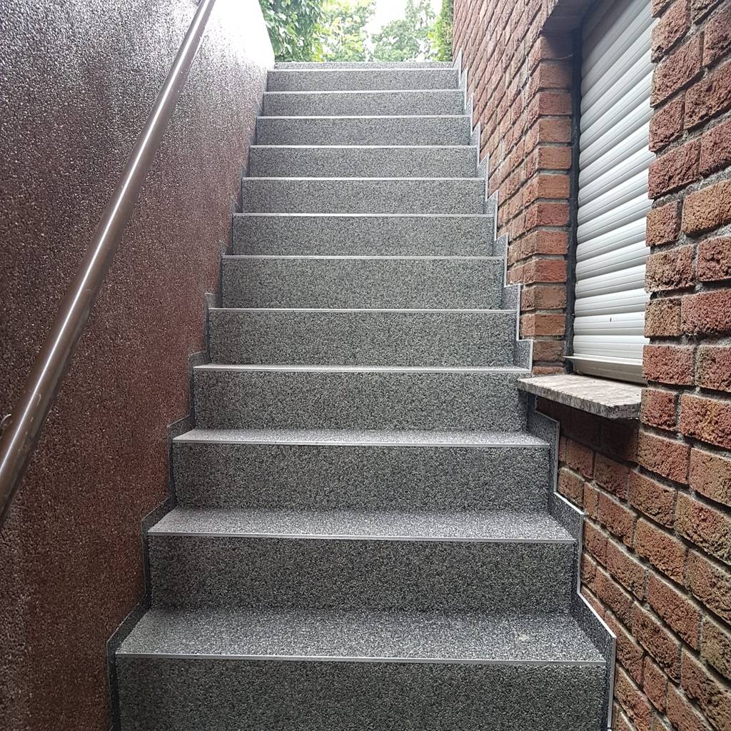 Kellertreppe mit einem steinteppich aus marmor beschichtet homify