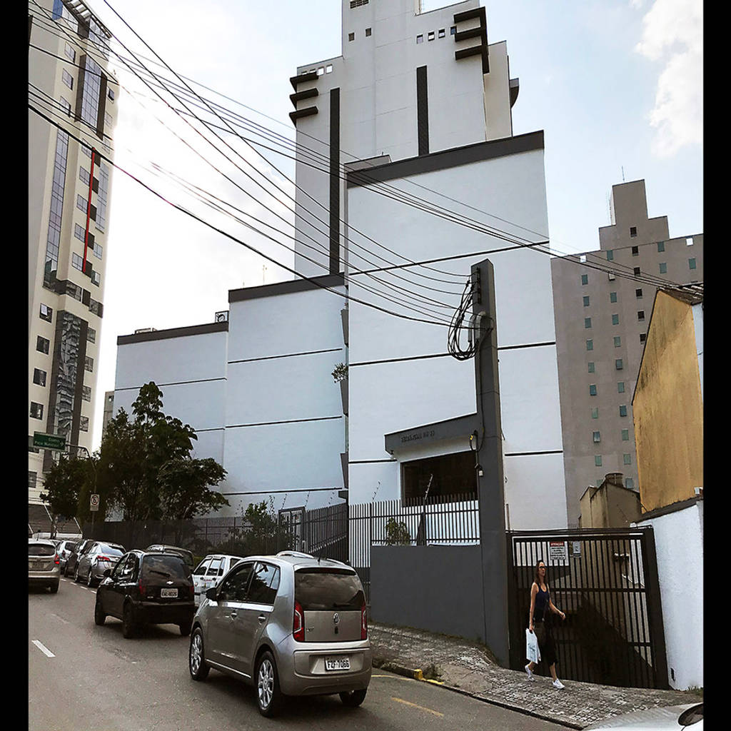 By douglas piccolo arquitetura e planejamento visual ltda. 모던 | 호미파이 & homify