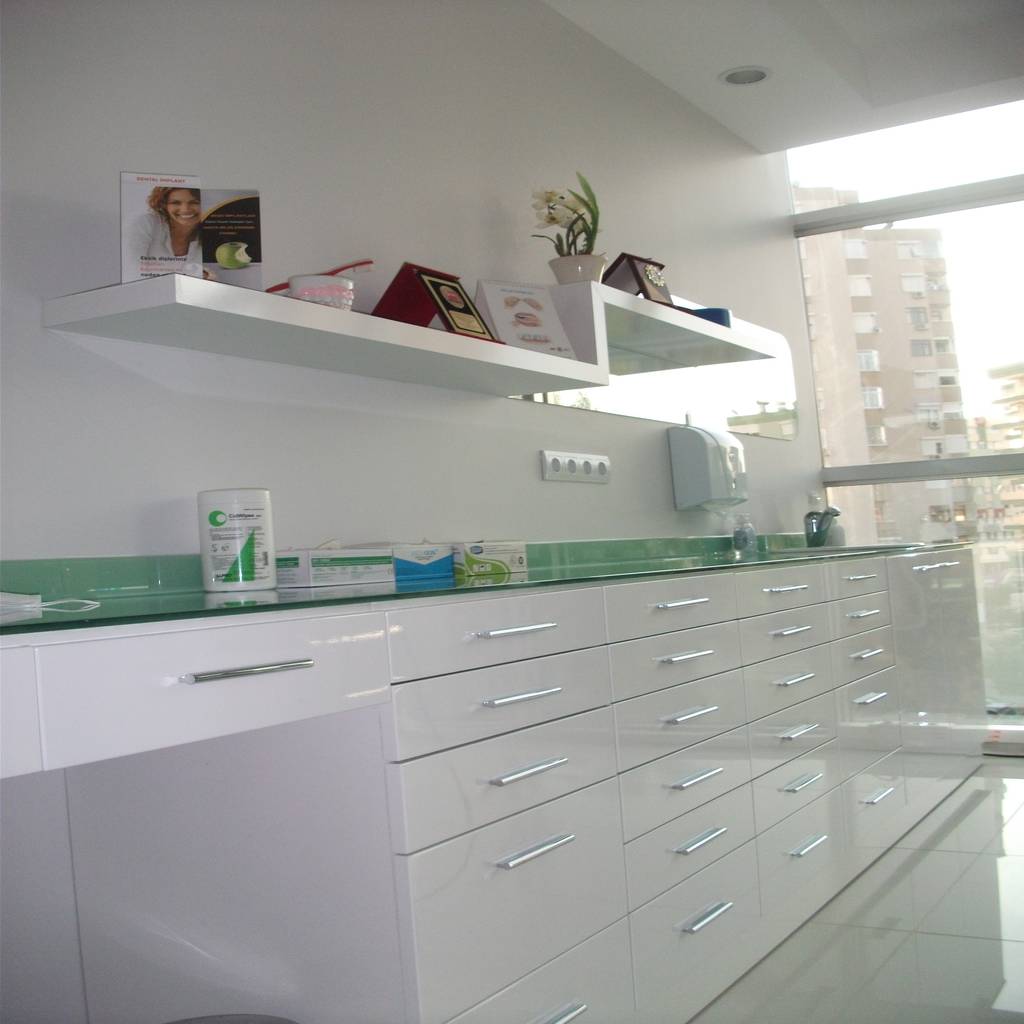Dis Klinigi Dolap Unitesi Modern Klinikler Kalya I C Mimarlik Kalya Interior Design Modern Cam Homify